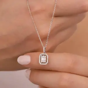 0,63 Karat Pırlantalı baget Taşlı Bayan Kolye