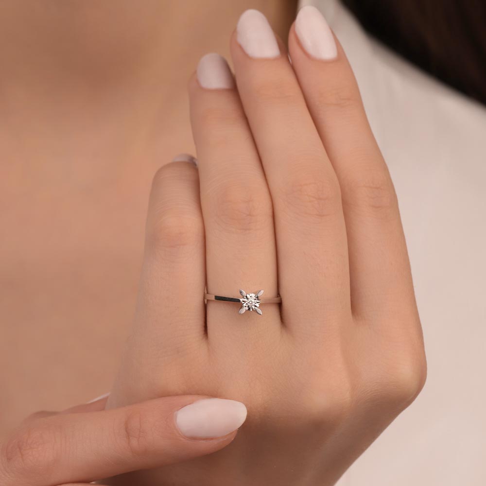 0.03 Karat Pırlantalı Tektaş Yüzük - LP04592