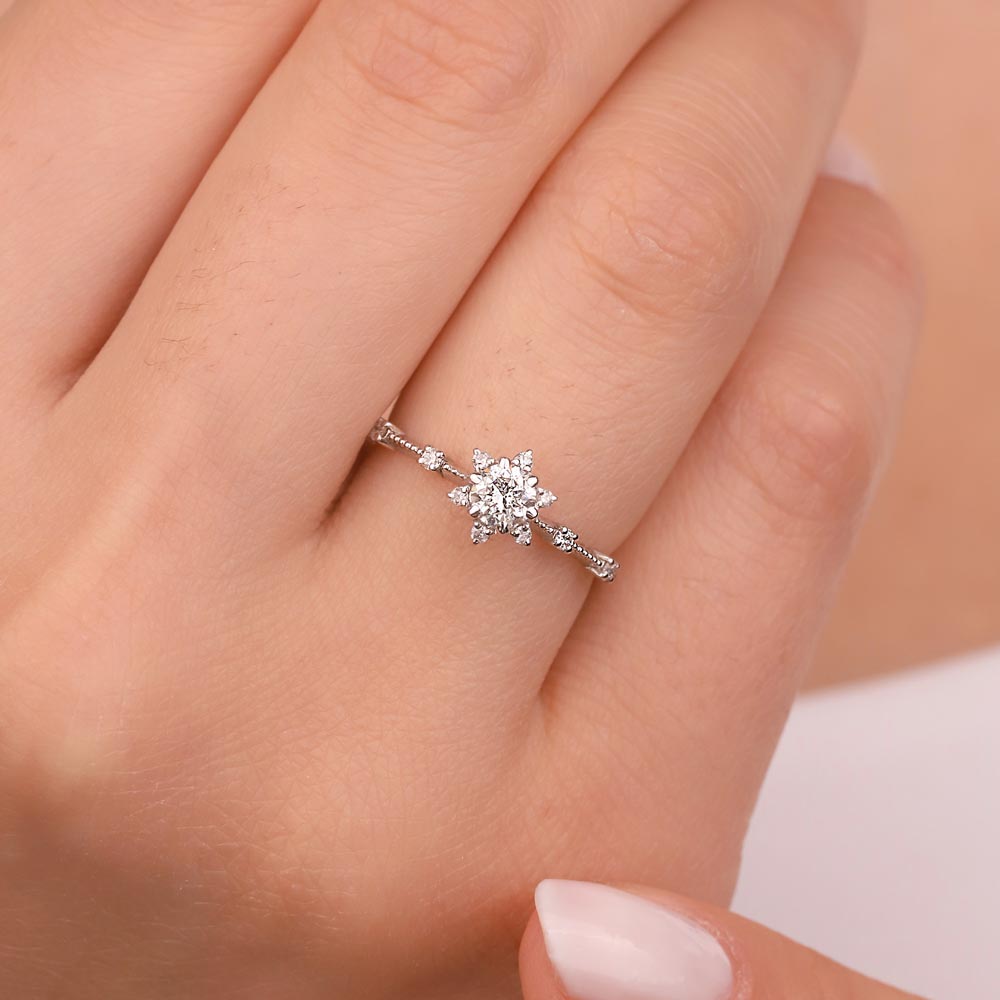 0,11 Karat Pırlanta Kalem İşlemeli Oval Baget Bileklik - LP01805