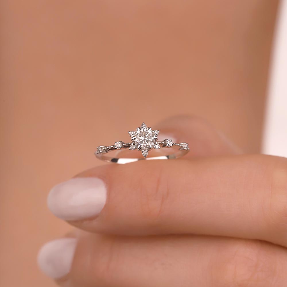 0,11 Karat Pırlanta Kalem İşlemeli Oval Baget Bileklik - LP01805