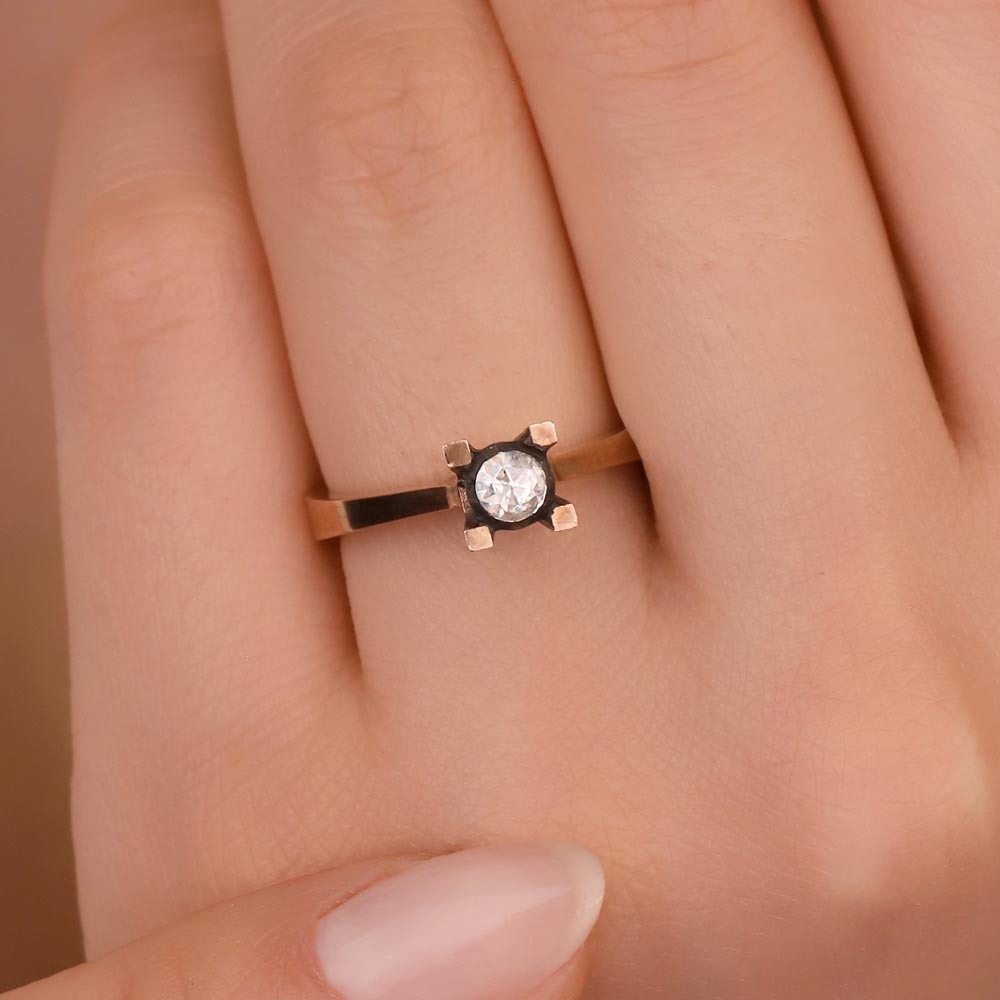 0,14 Karat Pırlantalı Tektaş Elmas Yüzük - LP00273