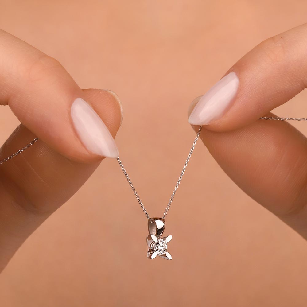 0,14 Karat Pırlantalı Tektaş Özel Tasarım Bayan Kolye - LP04578