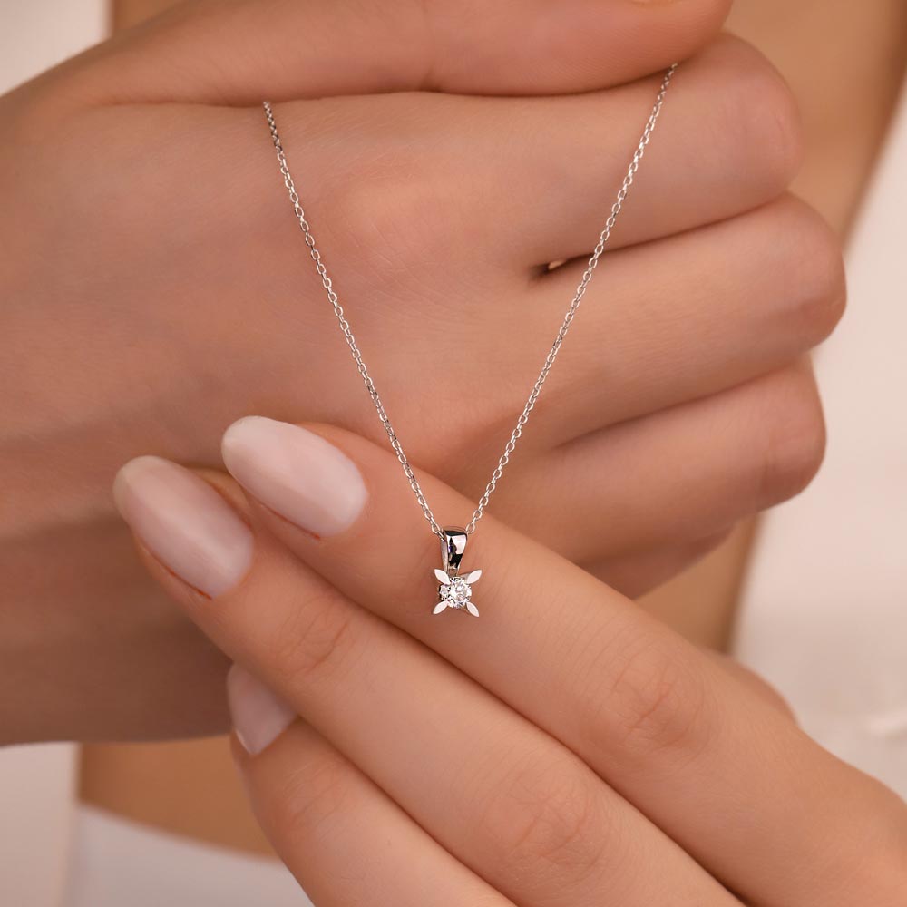 0,14 Karat Pırlantalı Tektaş Özel Tasarım Bayan Kolye - LP04578