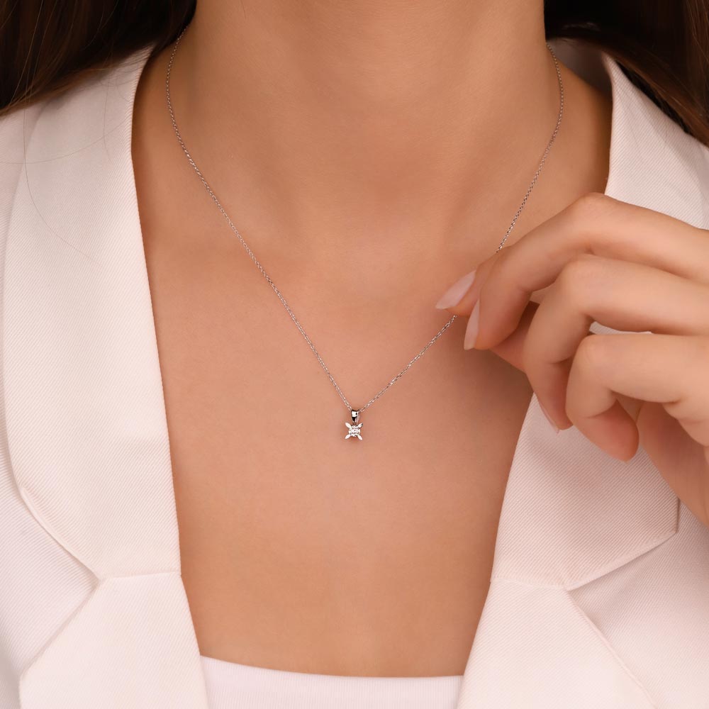 0,14 Karat Pırlantalı Tektaş Özel Tasarım Bayan Kolye - LP04578