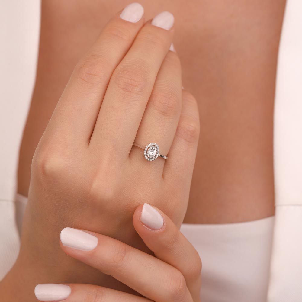 0.15 Karat Pırlantalı Baget Taşlı Yüzük