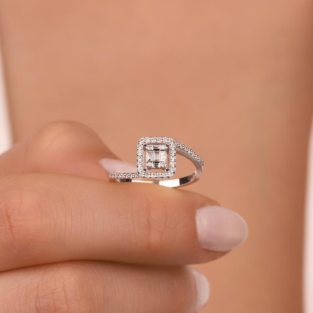 0,26 Karat Pırlanta Baget Yüzük - LP04134