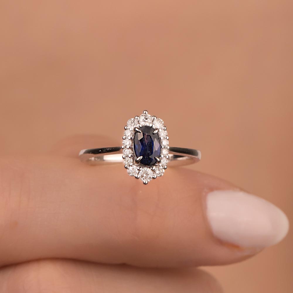 0.27 Karat Pırlanta Taşlı Oval Kesim Safir Yüzük - LP04804