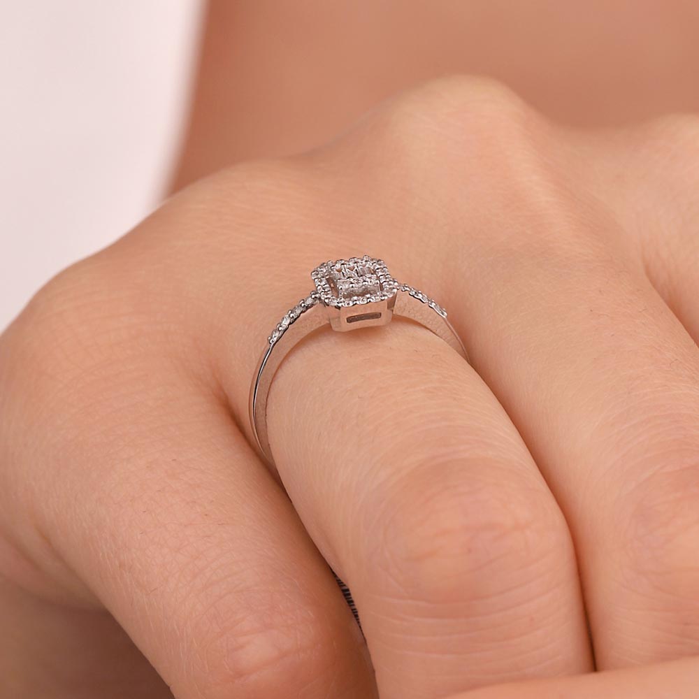 0,28 ct Pırlantalı Klasik baget Yüzük