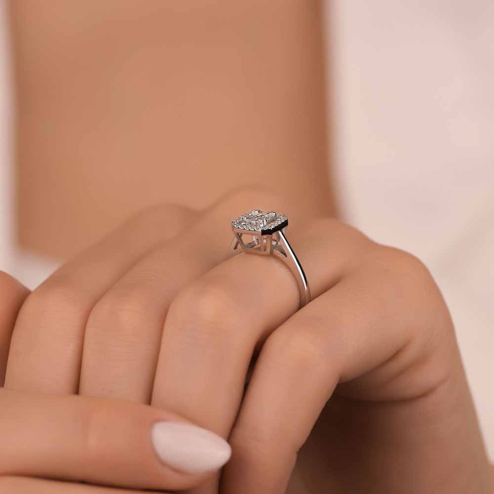 0,35 Karat Pırlanta Taşlı Baget Yüzük - LP06306