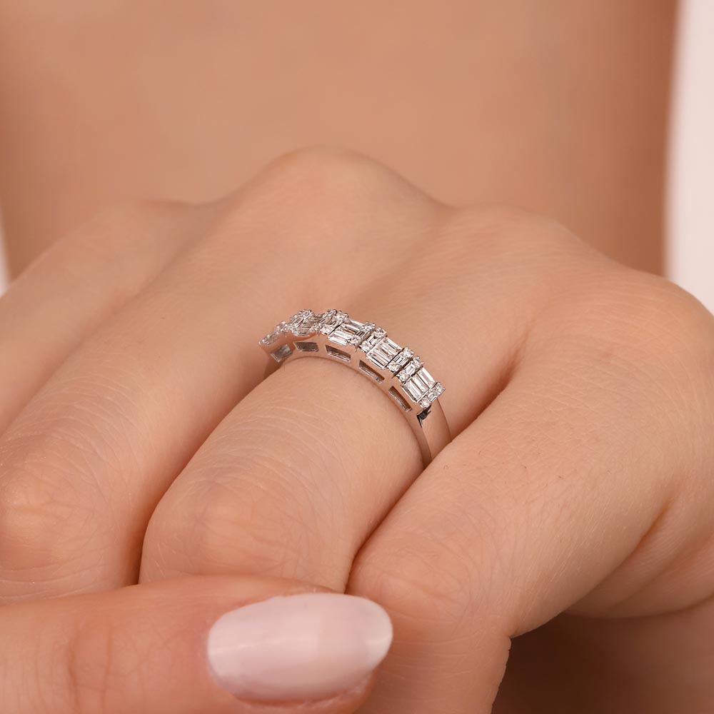 0,37 Karat Pırlanta Özel Tasarım Baget Beştaş Yüzük - LP04139