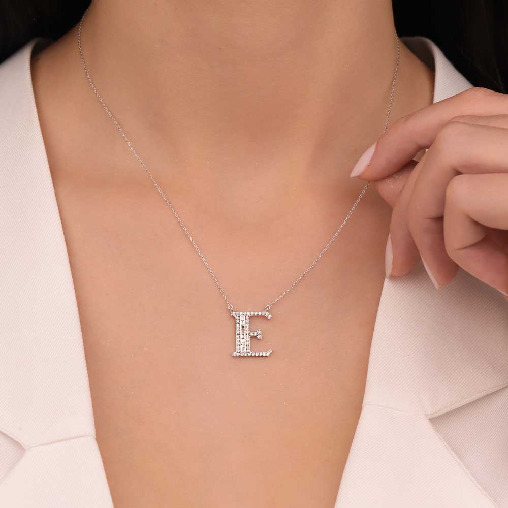 0,37 Karat Pırlanta Özel Tasarım E Harfi Kolye - LP05411