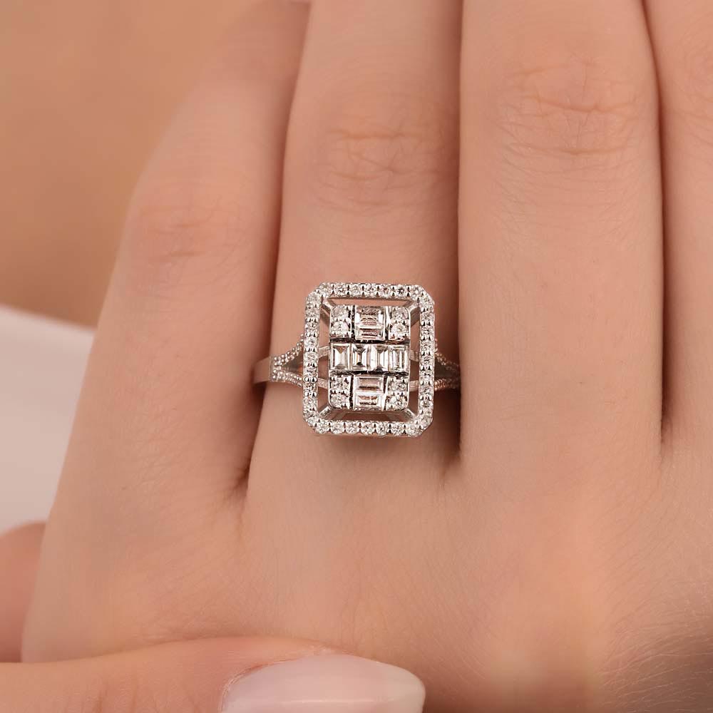 0,67 Karat Pırlantalı baget Yüzük - LP01676