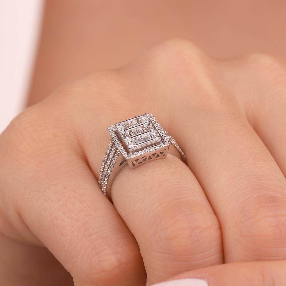 0,83 ct Özel Tasarım Üç Kollu Pırlanta Mega baget Yüzük - LP02564