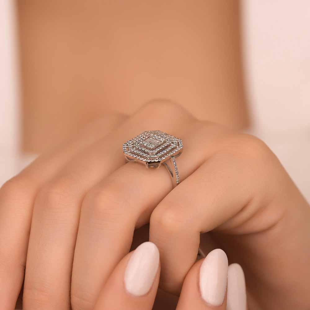 0,99 Karat Üç Sıra Pırlantalı Mega baget Yüzük - LP02487