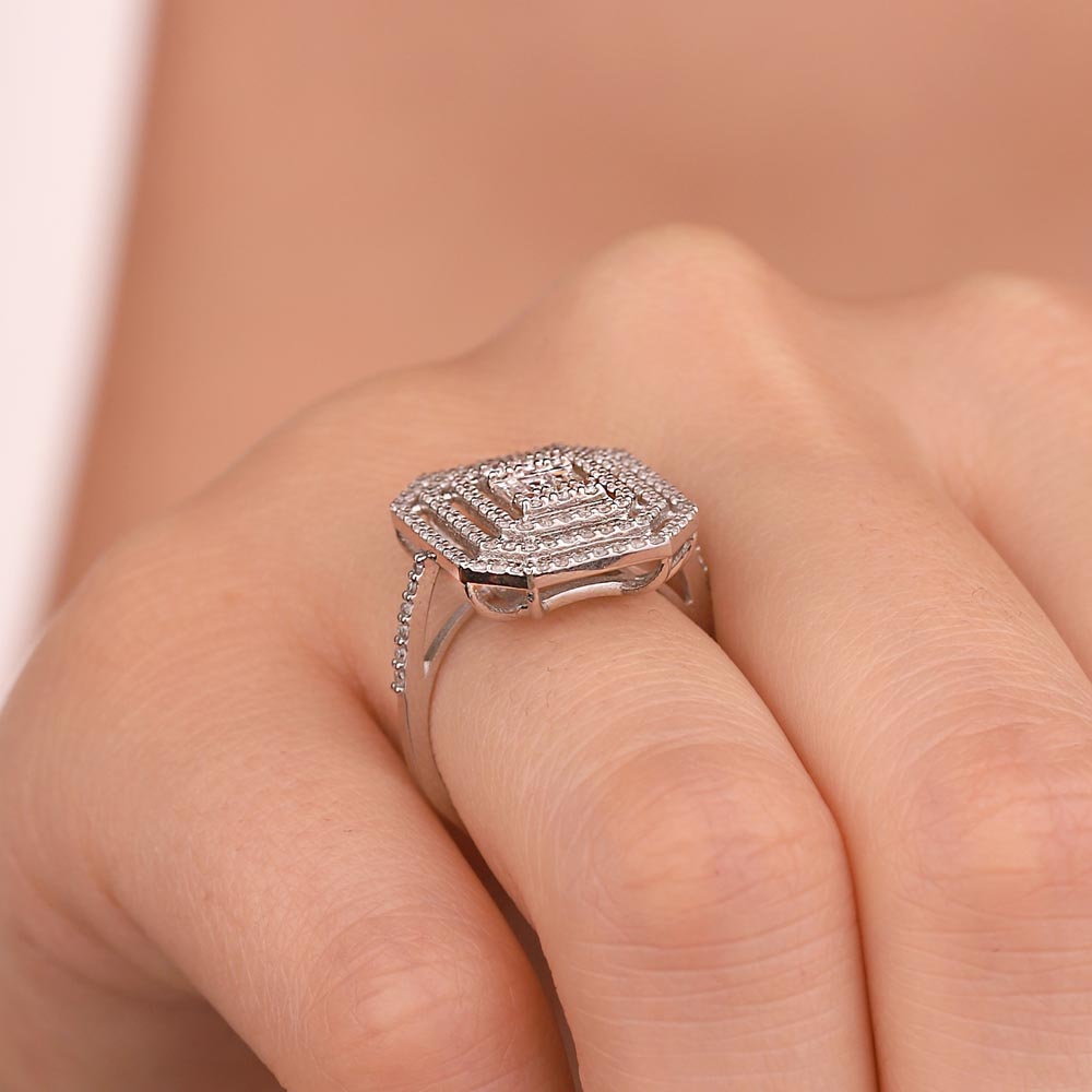 0,99 Karat Üç Sıra Pırlantalı Mega baget Yüzük - LP02487