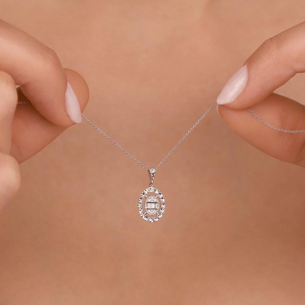 0.05 Karat Kalem İşlemeli Oval Baget Pırlanta Kolye - FP02270