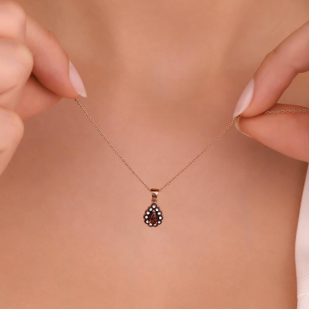 0,05 Karat Pırlantalı Damla Taşlı Elmas Kolye - LP01625