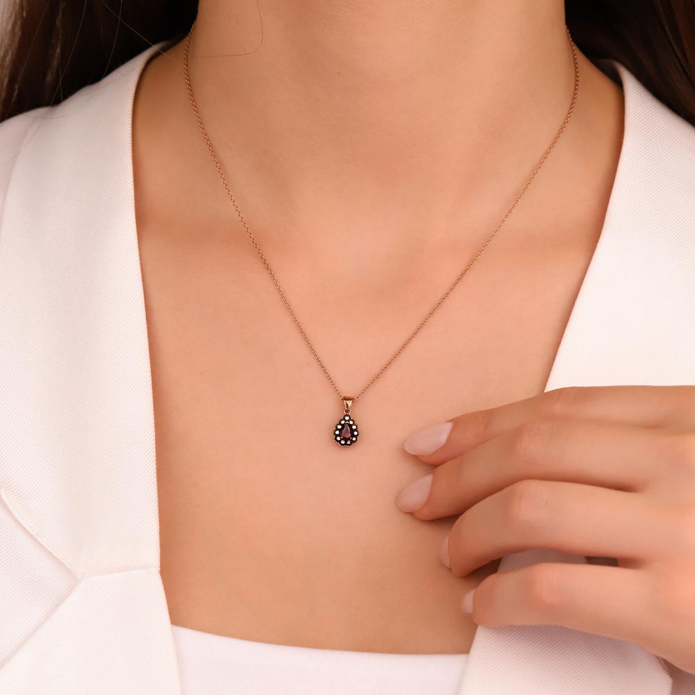 0,05 Karat Pırlantalı Damla Taşlı Elmas Kolye - LP01625