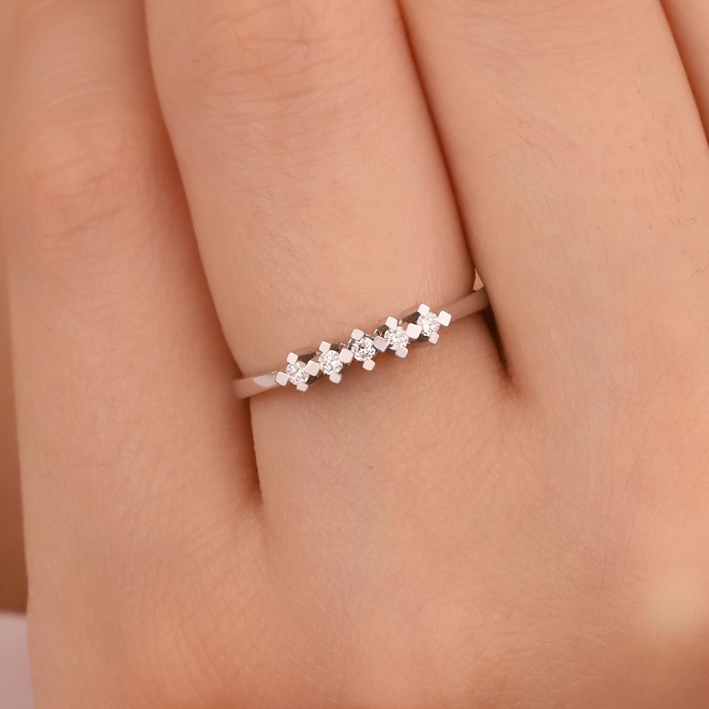 Beştaş Yüzükler 0,09 Karat Kare Tırnak Pırlanta Mini Beştaş Yüzük