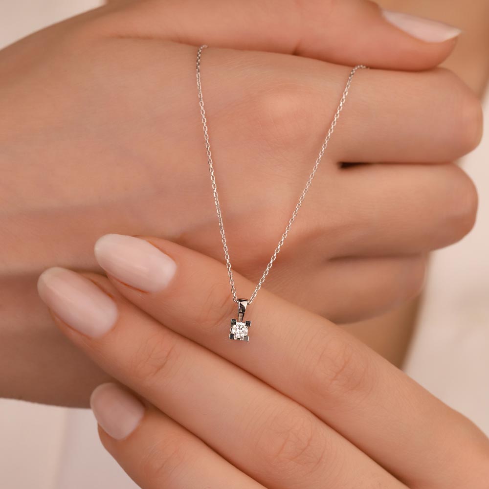 0,10 Karat Laboratuvar Pırlantalı Tektaş Kolye - FP04056