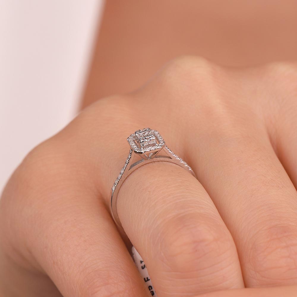 0,20 Karat Lab Pırlanta baget Taşlı Yüzük