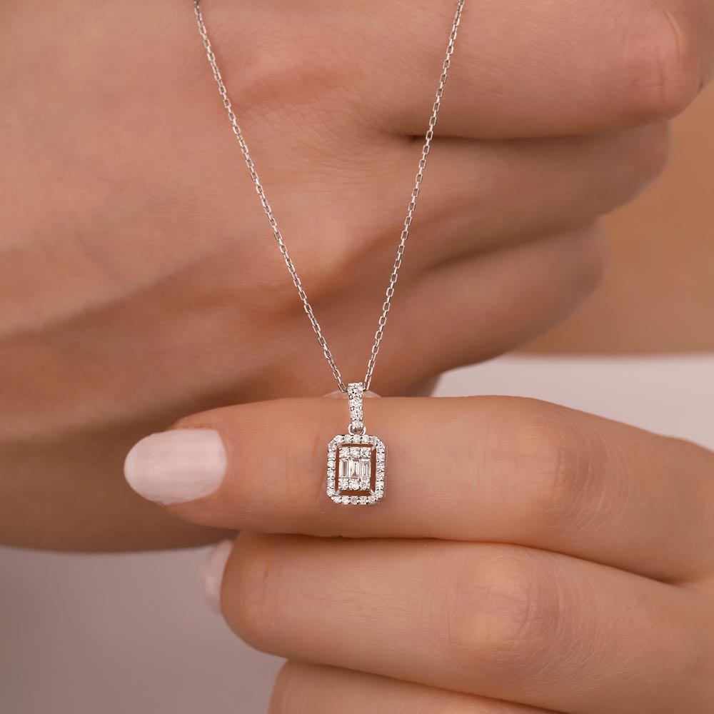 0,20 Karat Lab Pırlantalı Baget Taşlı Kolye