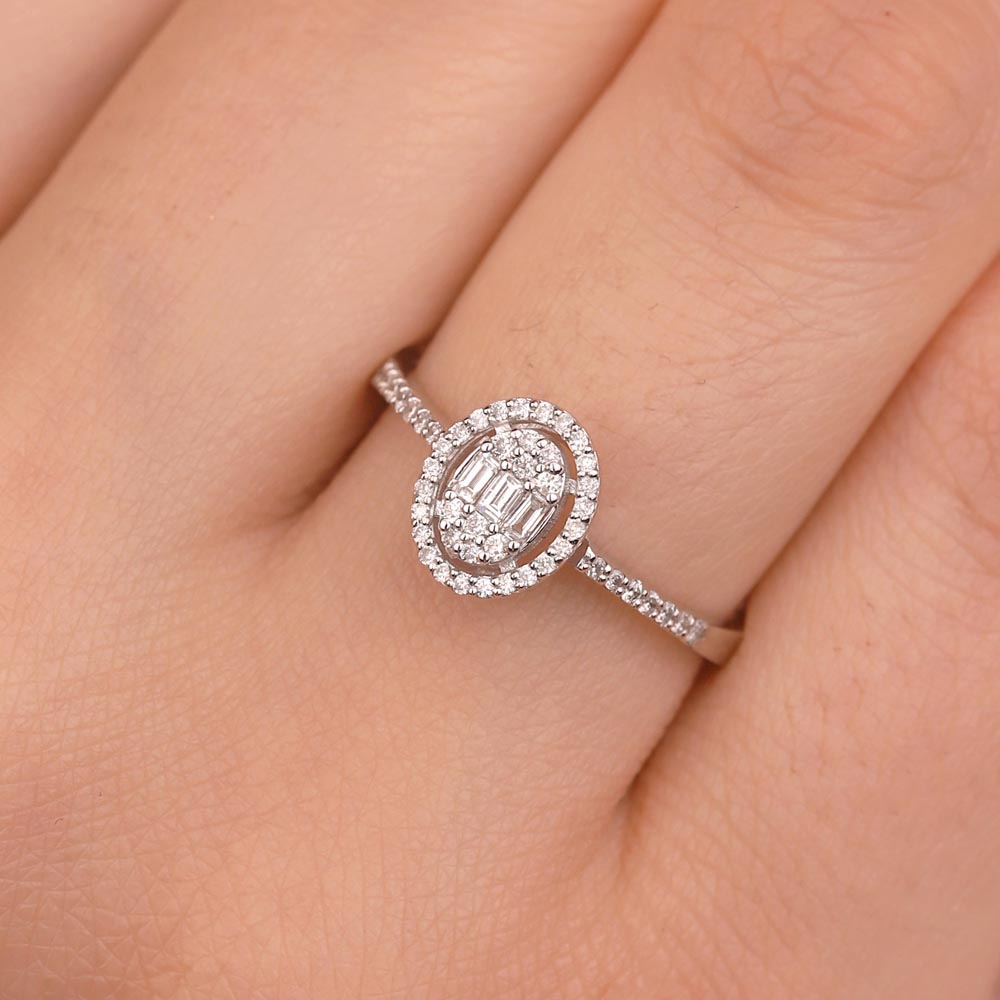 0.24 Karat Oval Baget Pırlanta Yüzük - FP02896