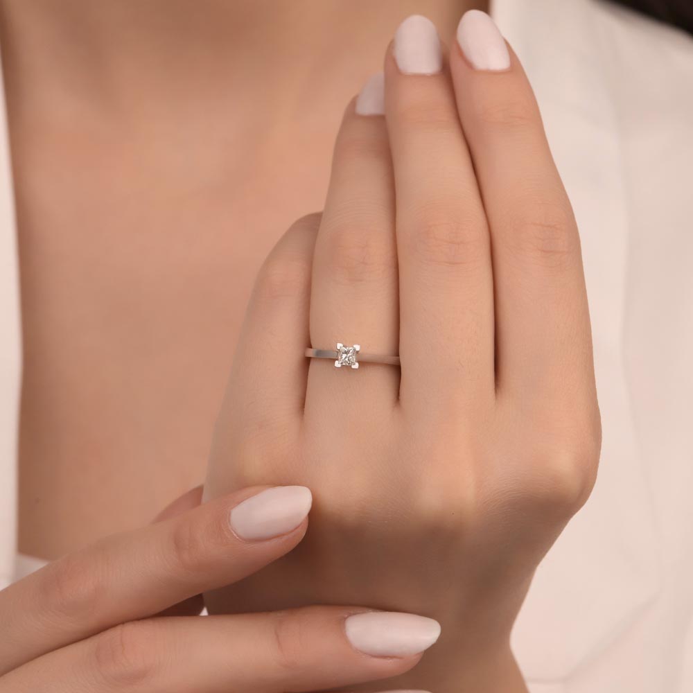 0.24 Karat Prenses Kesim Tektaş Pırlanta Yüzük - FP01216
