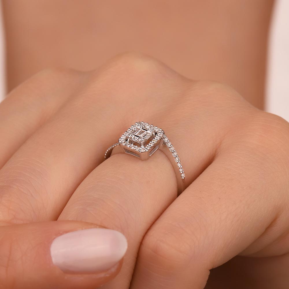 0.25 Karat Burgulu Baget Pırlanta Yüzük - FP04134