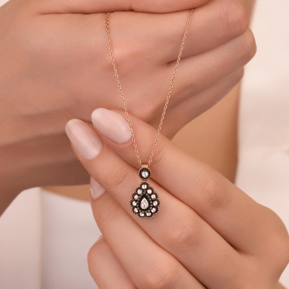 0,29 Karat Pırlanta Taşlı Damla Kesim Elmas Kolye - LP03679
