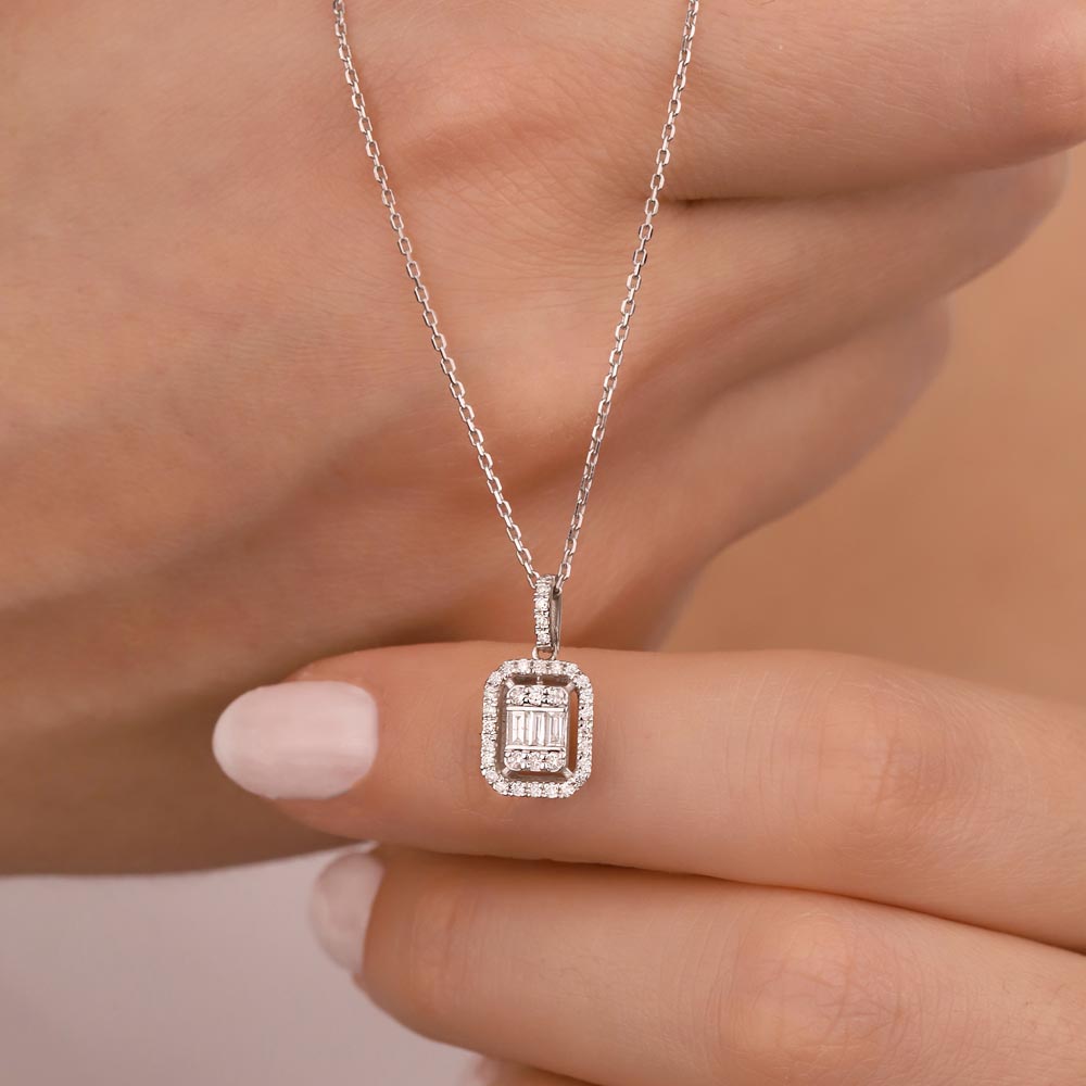 0,30 Karat Lab Pırlantalı Baget Taşlı Kolye