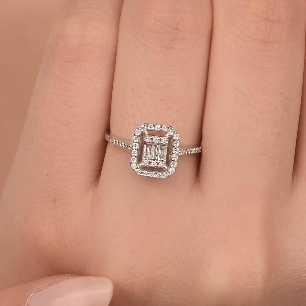 0,30 Karat Laboratuvar Pırlantalı Baget Taşlı Yüzük - FP04649