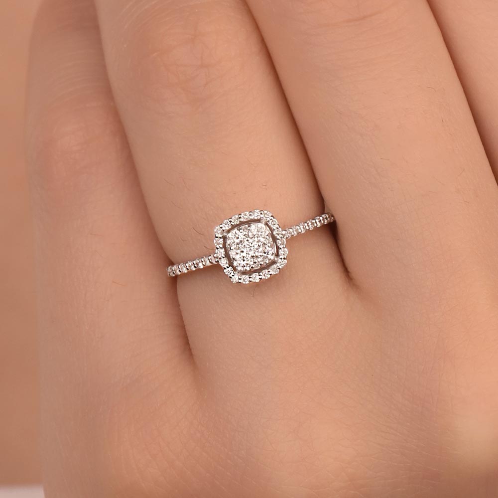 0.33 Karat Coronet Halo Pırlanta Yüzük - FP04829