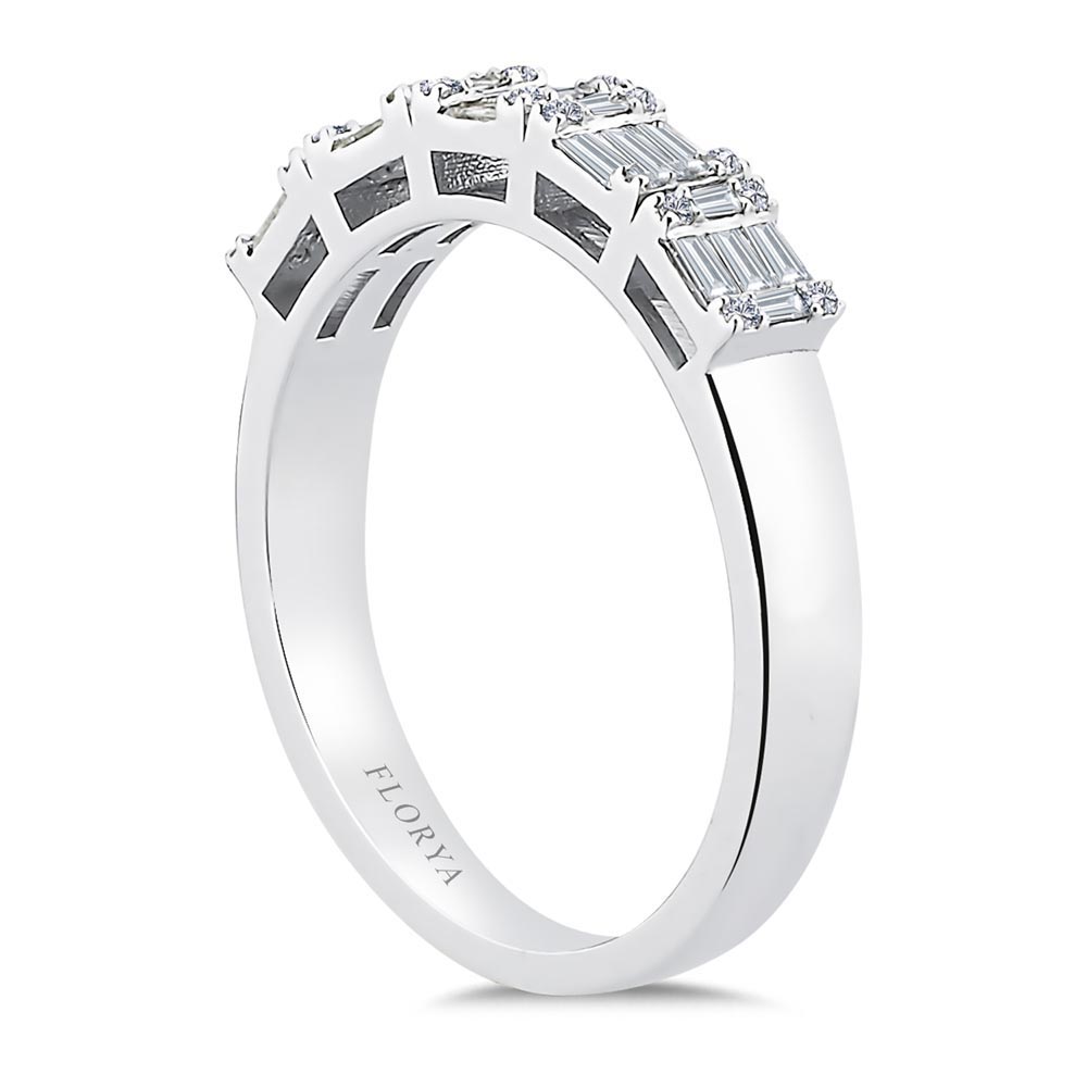 0.37 Karat Özel Tasarım Baget Taşlı Beştaş Pırlanta Yüzük