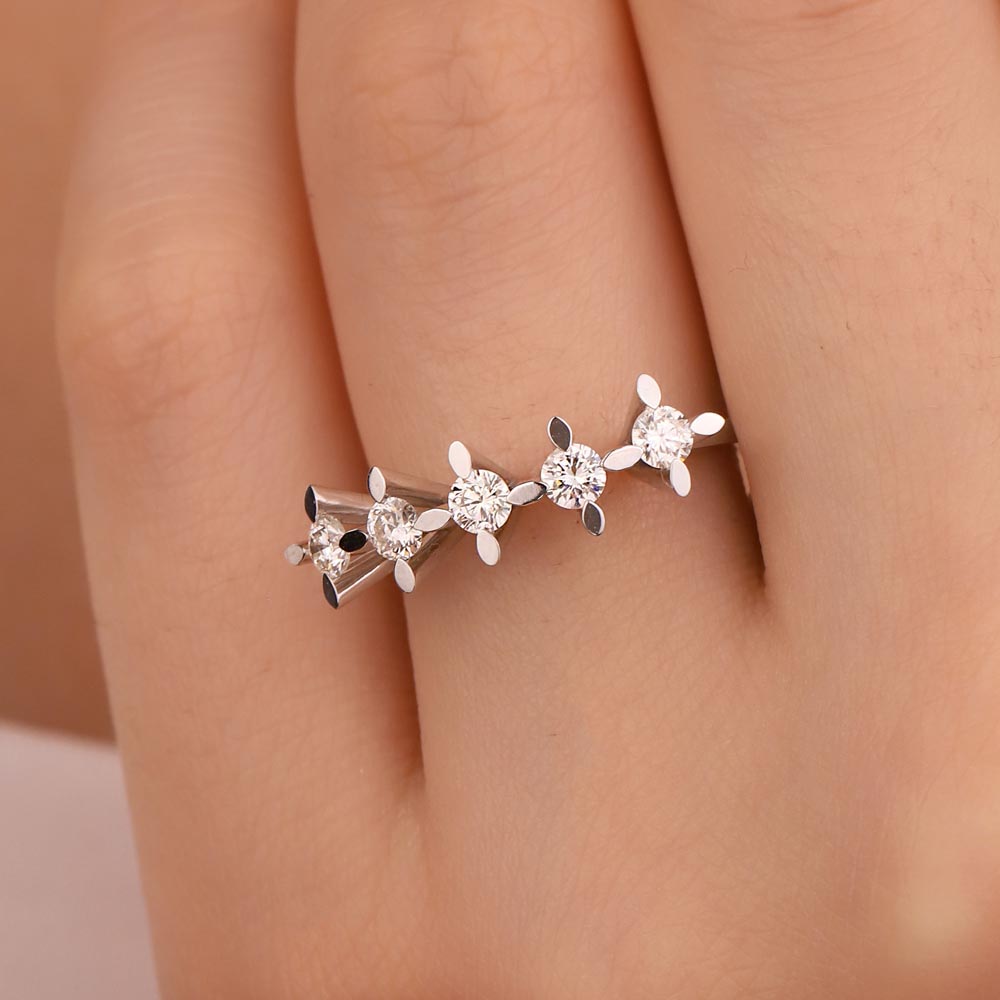 0.50 Karat Lab Pırlanta Badem Serene Beştaş Yüzük