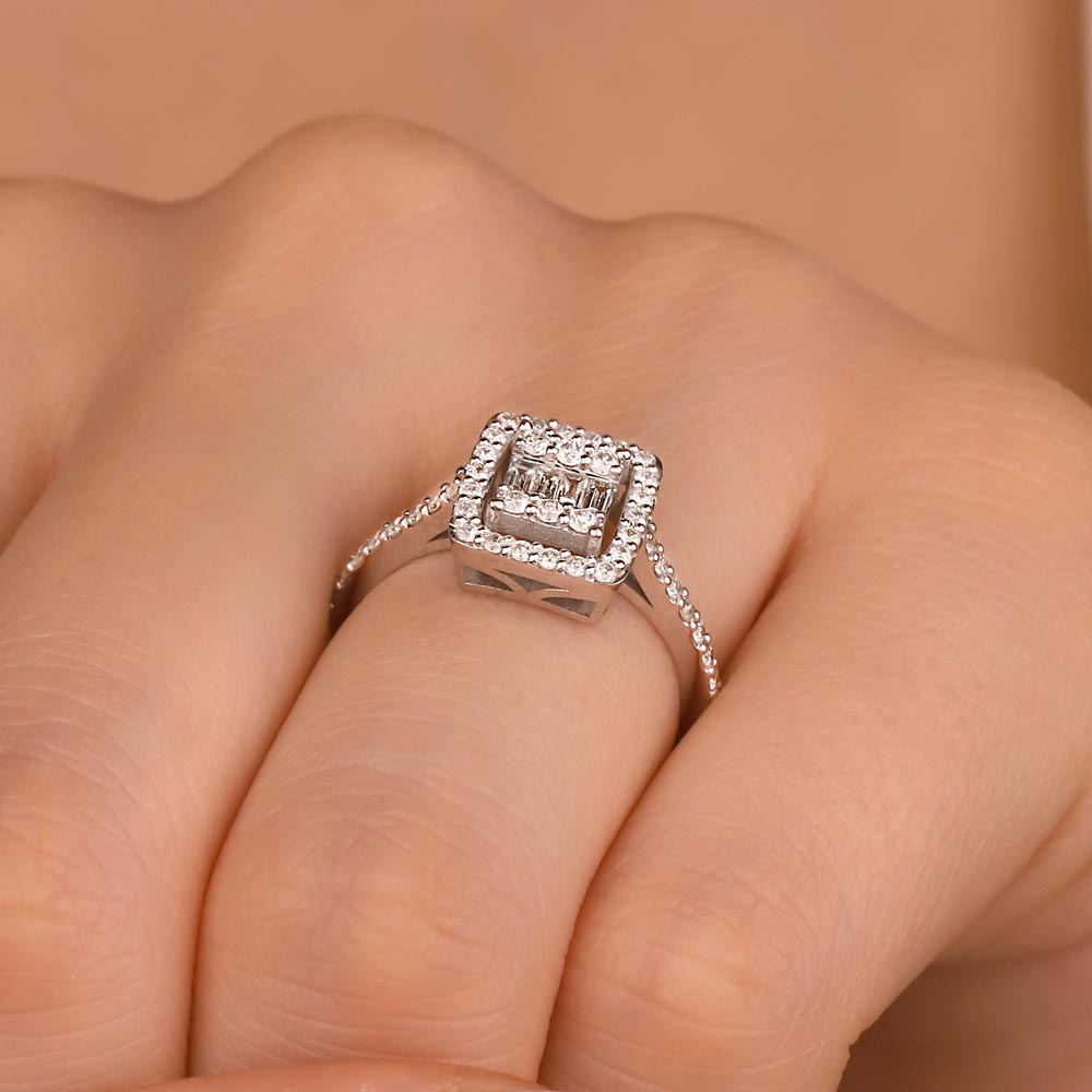 Baget Yüzükler 0.52 Karat Pırlantalı Klasik Baget Yüzük