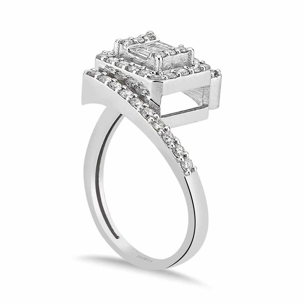 0.68 Karat Özel Tasarım Baget Pırlanta Yüzük - FP05695