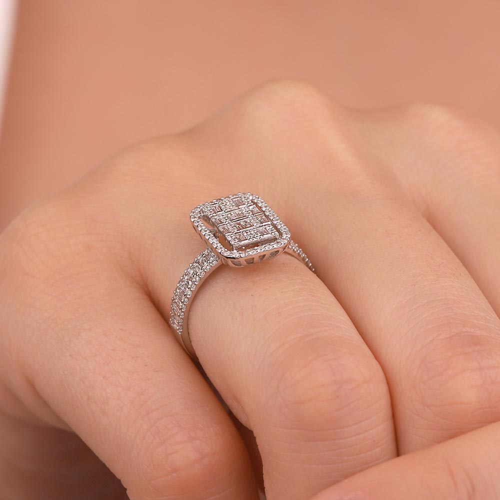 0.72 Karat Mega Baget Pırlanta Yüzük - FP01859