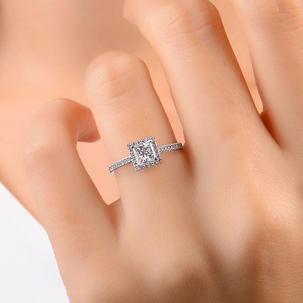 0.75 Karat Laboratuvar Pırlanta Prenses Kesim Halo Tektaş Yüzük - FP01738