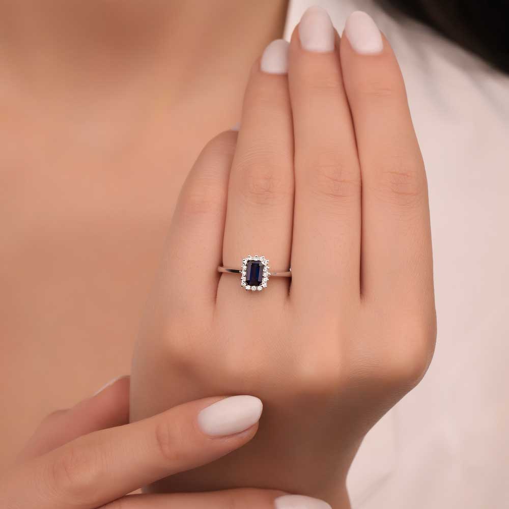 0.83 Karat Emerald Kesim Royale Safir Pırlanta Yüzük - FP01098