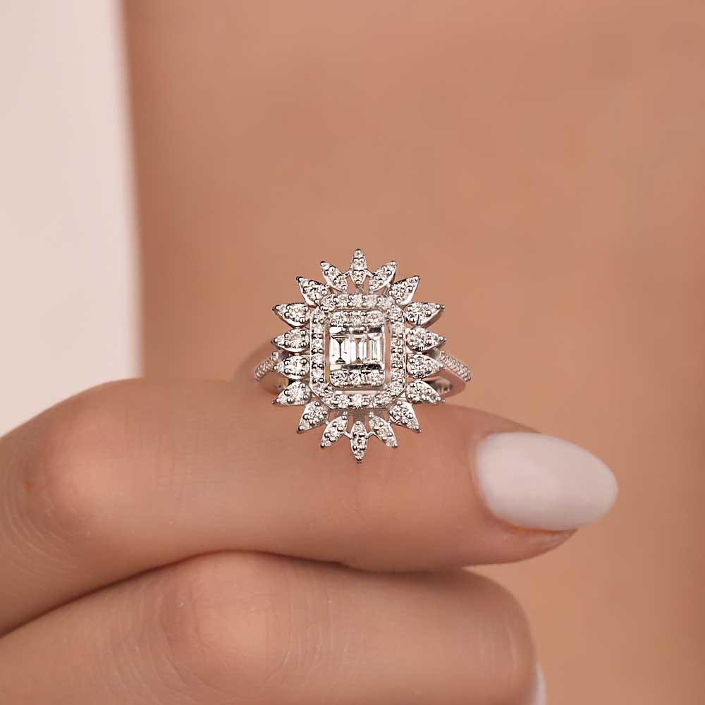 0.84 Karat Özel Tasarım Baget Pırlanta Yüzük - FP05160