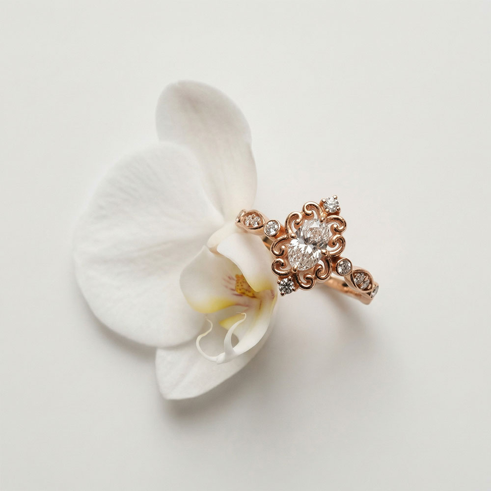 0.85 Karat Beyaz Topaz Oval Charmée Tasarım Vintage Pırlanta Yüzük - FP07925