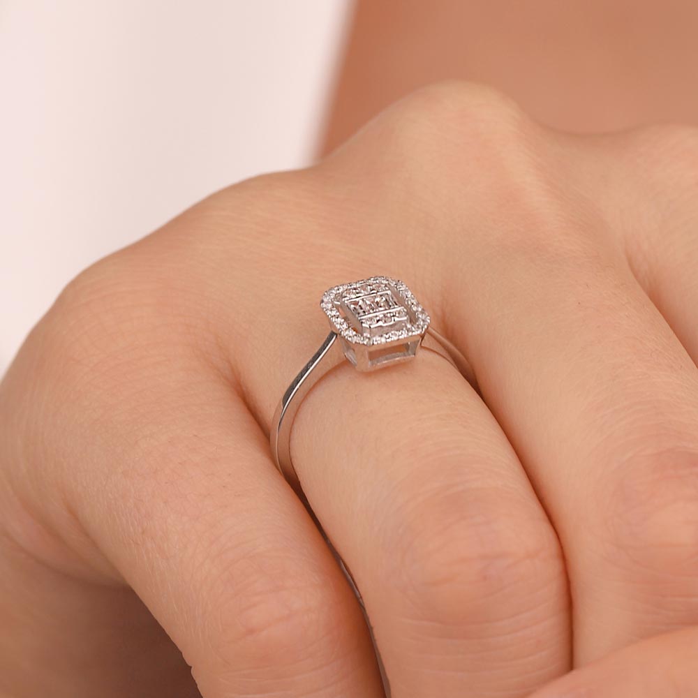 0,87 Karat Laboratuvar Pırlanta Baget Taşlı Oval Tasarım Yüzük - FP06391