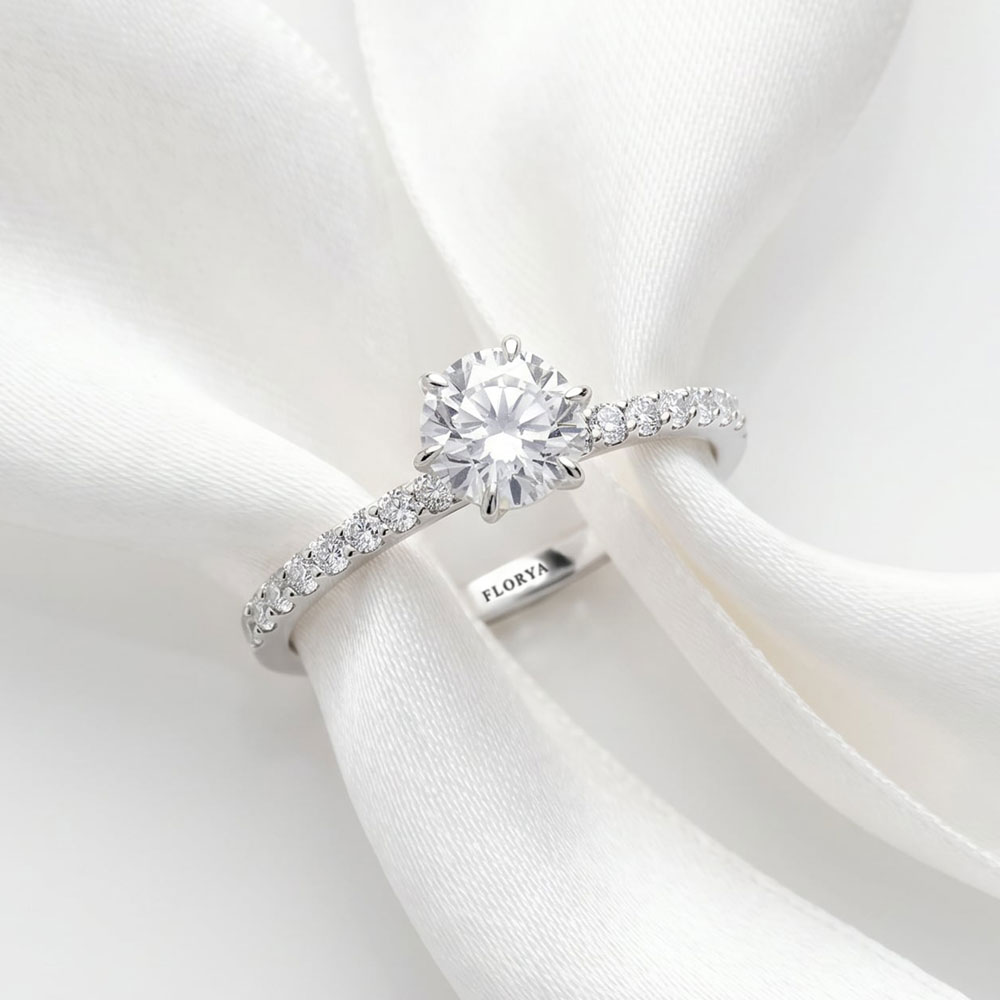 0.90 Karat Kolları Taşlı Tiffany Tektaş Pırlanta Yüzük - FP05320