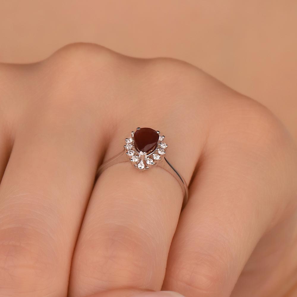 0,91 Karat Pırlantalı Damla Yakut Taşlı Yüzük - FP03815