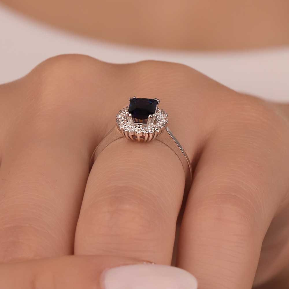 0,95 Karat Laboratuvar Pırlanta Baget Royale Safir Yüzük - FP08846