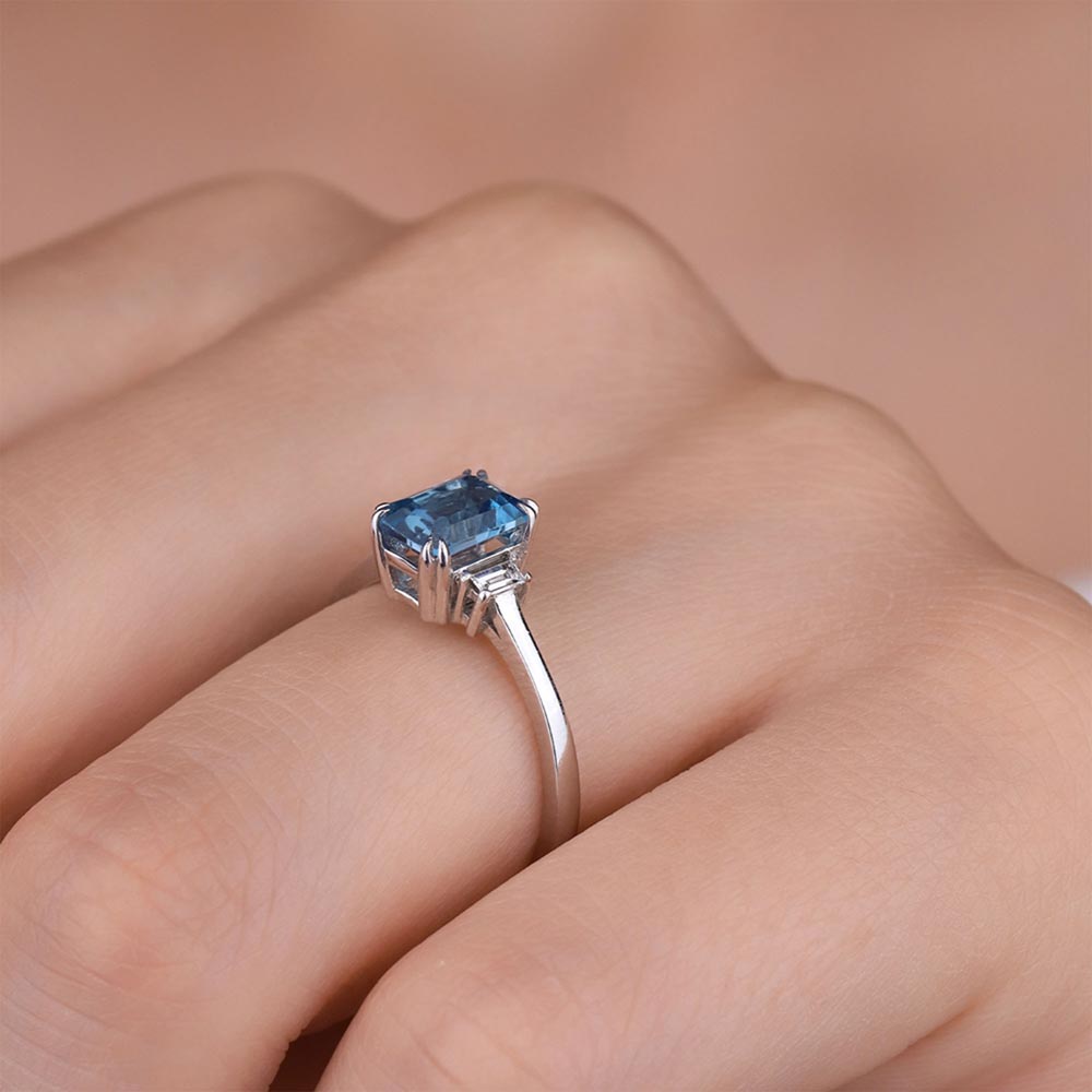 1.32 Karat Emerald Kesim Blue Topaz Pırlanta Yüzük - FP01230