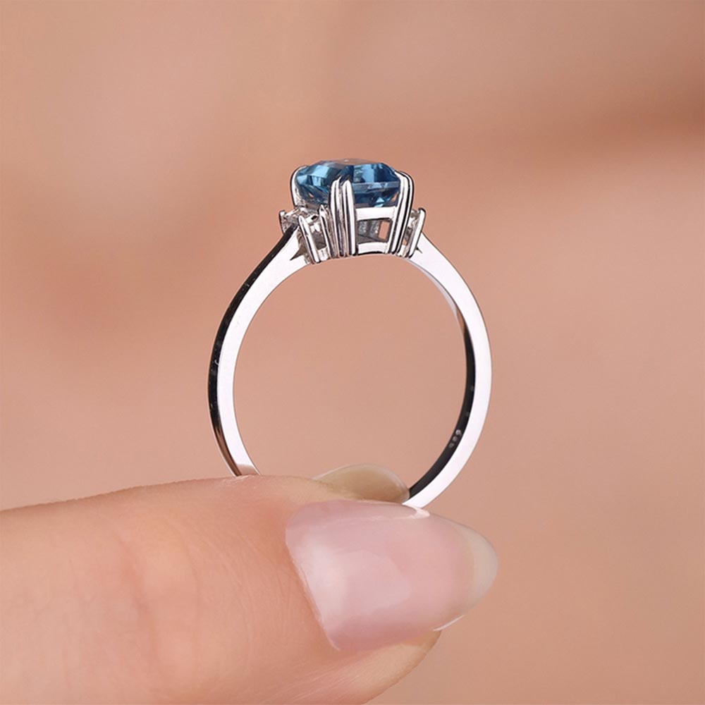 1.32 Karat Emerald Kesim Blue Topaz Pırlanta Yüzük - FP01230