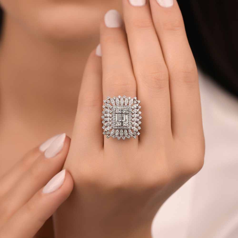 1.43 Karat Baget Taşlı Solace Tasarım Pırlanta Yüzük