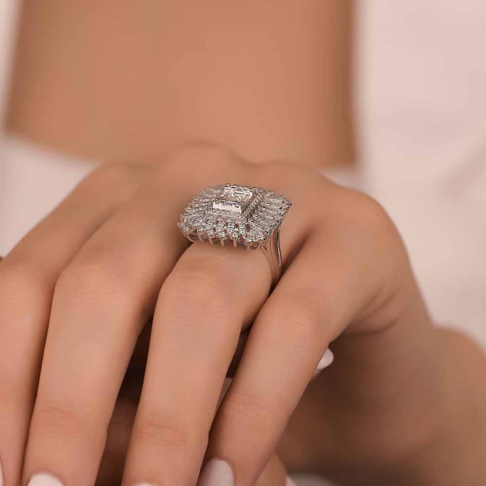 1.43 Karat Baget Taşlı Solace Tasarım Pırlanta Yüzük